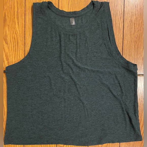 EUC Beyond Yoga Balanced Muscle Tank Top, heather green, size large - Picture 2 of 4